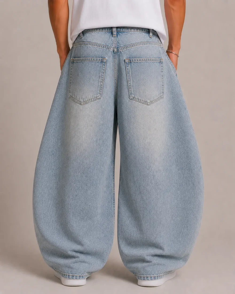 balloon-fit-denim-jeans-back Balloon fit denim jeans back view